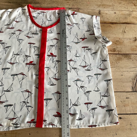 Loose-fit summer blouse in airy fabric with sailsboat prints size M - Picture 4 of 6